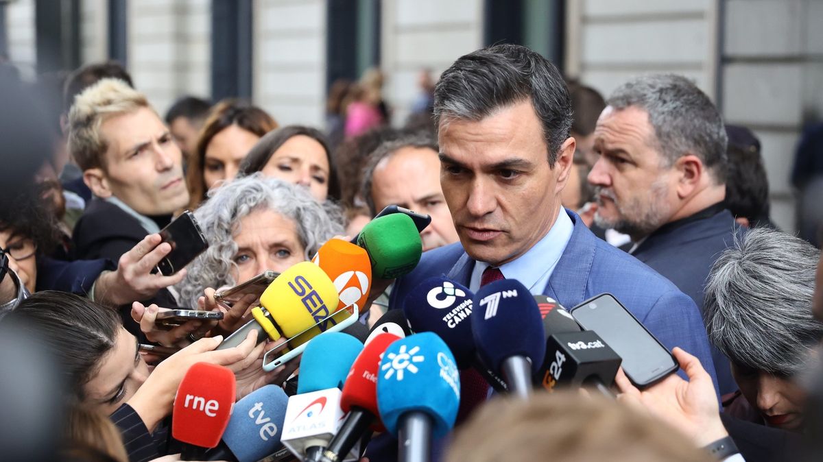 Obětí izraelského spywaru se stal i španělský premiér. A nebyl ve vládě sám